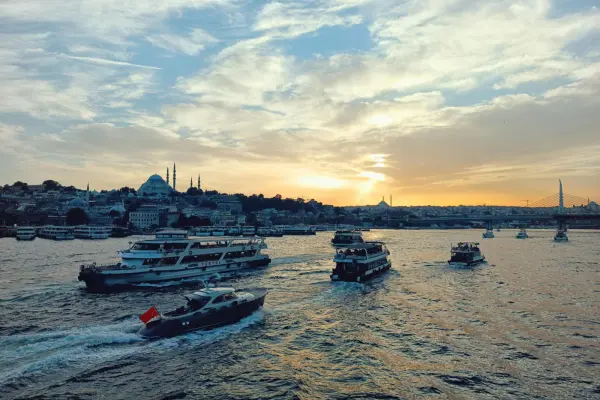 Şirket Organizasyonu için Lüks Tekne Konsepti: Kurumsal Etkinliklerde Yeni Nesil Prestij