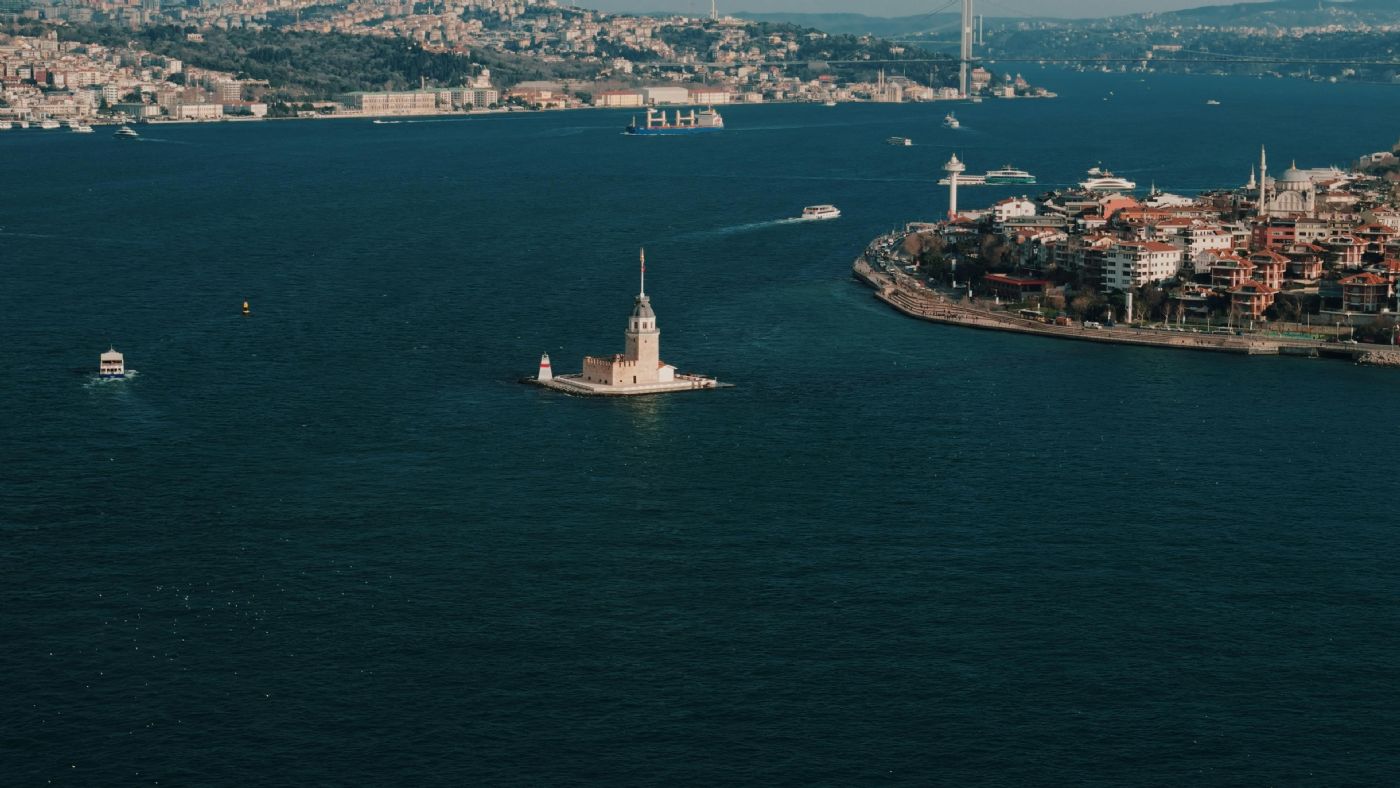 İstanbul Boğazı’nda Lüks Teknede Şirket Yemeği Organizasyonu